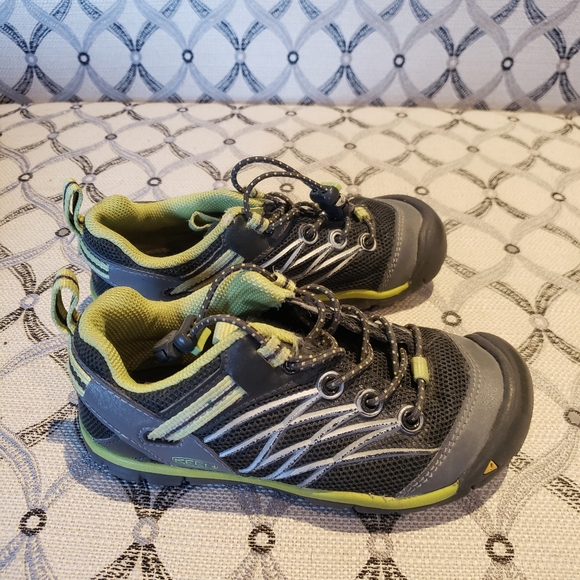 Boys Keen Shoes - Picture 3 of 5